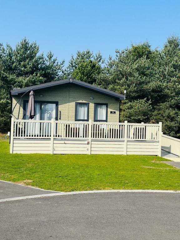 Barmby on the Moor Ashworth Lodge With Hot Tub חדר תמונה