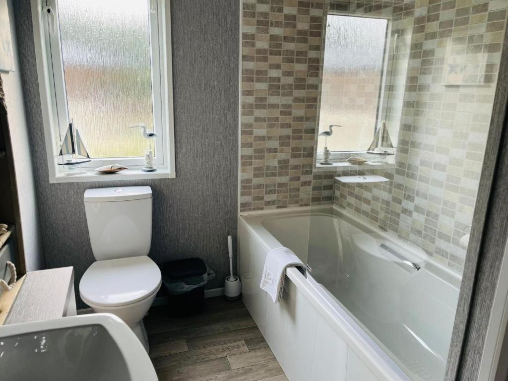 Barmby on the Moor Ashworth Lodge With Hot Tub חדר תמונה